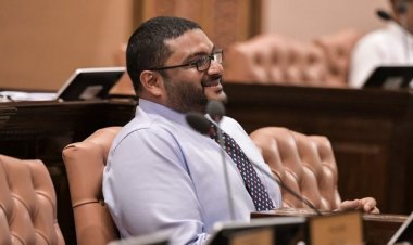 ހުސްވި ހަތަރު އަހަރު ގައްސާން އޮތީ ކޯމާގައި!