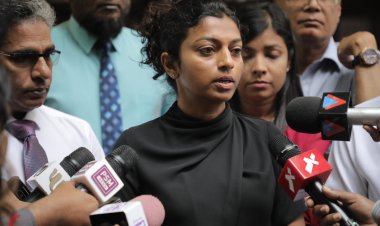 އީވާއަށް: ތިޔައީ ވެސް ކުޅަނދު މަދު ބީރައްޓެއްސެއް!