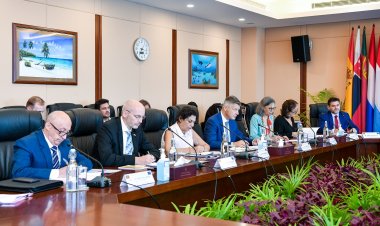 އދ ގައި ޝާހިދު ދެއްކެވި ލީޑަޝިޕަށް  އީޔޫގެ ތައުރީފް