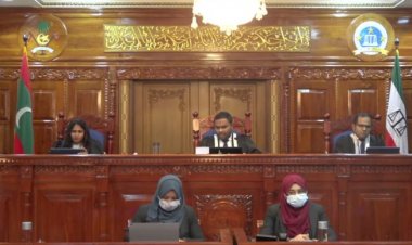 ބަތްޕާރުސަލުގެ ދިފާއުގައި އިދިކޮޅުން ބަބުރަށް އެރުން.