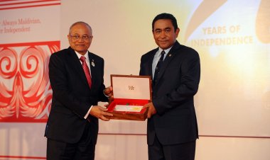 ނޮވެމްބަރ3: ކާމިނީގޭ ވެރިކަން ދަމަހައްޓަން ޖެހިމަޅި4