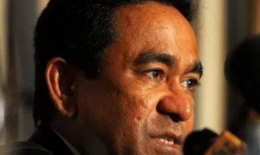 ފެލާލައިގެން ހުރެ ފެލާހިތުން ނުނިދިގެން ފެލުން