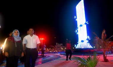 އެއްބައިވަންތަކަމުގެ ދުވަހުގެ ހަމްދަރުދީ ރައީސް ޔާމީނަށް