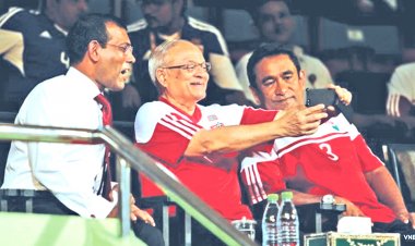 އިލްޔާސްގެ ވަރަކޮށާލަން ކާމިނީން ތޫނުކުރި ކުރަފަތް!