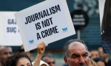 ނޫސްވެރި ވުމަކީ ކުށުން ބަރީއަވުމުގެ ލައިސަނެއްނޫން