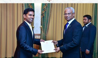 ސިޔާސީ ވަޒީފާ ދެނީ ރައީސަށް ހަރާން ކޯރުވާކަށް ނޫން