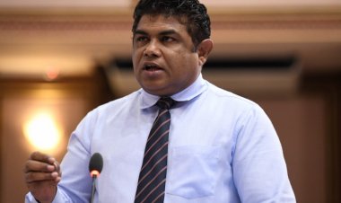 ބޮންޑެއަށް: އެކްސްޕަޔަރ ނުވަނީސް ކުނިވީ ނަޝީދު