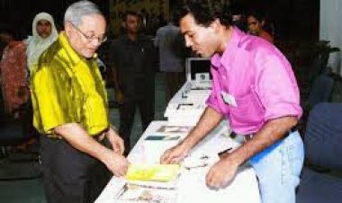 ޝަހުސް އޮޅުވުމުގާ ނަޝީދެކޭ މައުމޫނެކޭ އެއްގޮތް