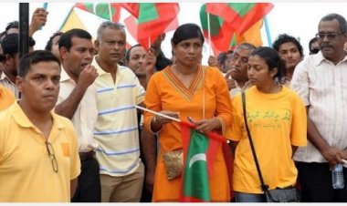 އެވެސް ޑިމޮކްރަސީ! މިވެސް ޑިމޮކްރަސީ!