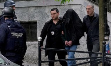 13 އަހަރުގެ ކުއްޖަކު އޭނާގެ ކުލާސް ކުދިންތަކެއް މަރާލައިފި