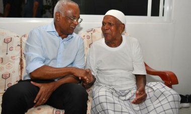 އިބޫގެ މޫނުމަތިން ނުތަނަވަސްކަމެއް ހާސްކަމެއް ނުފެނޭ