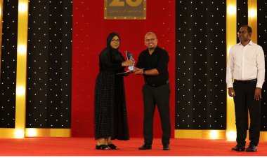 ސްޓެލްކޯ: މެނޭޖަރ އޮފް ދަ އިއަރ އެވޯޑް ތިންބޭފުޅަކަށް!