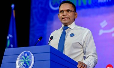 މީ އަޅުގަނޑު ދައްކާލާ ހުވަފެނެއް:ނާޒިމް