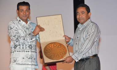 ހުރިހާ ކަމަކަށް އެއްބަހަސް ތިޔަ އަނިޔާއާ ދެކޮޅު