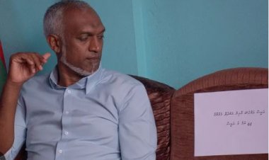 ޔާމީނު ޖެހި ދަންމަޅީގައި މުއިއްޒު ބެދި ހަނާވަނީ!