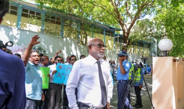 ވެރިކަމުގާތިބެ އަތަށް ބޯޑުދީފާ މަގުމައްޗަށް ވަޒީރުން ނެރުން