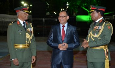 ފައިނު އާދަނު ދަތްދޮޅިން ތަށި މިލްކު ކުރުން