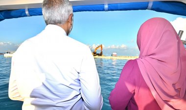 އަށްމަހުން ނިންމަންބުނި ރަސްމާލެ ބޮކިޖަހާ އަޑިއަށް!