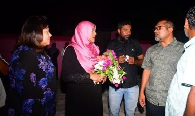 ސަރުކާރު މެންބަރުހޮވަން ބަޔަކު ހަންކެނޑޭއިރު އަނެއްބަޔަކު އުދުހެނީ!