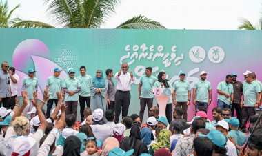 މޫނަކަށް ކަނދުރާއަކަށް މުއިއްޒު މިހާރަކު ބަލާނެ ކަމެއްނެތް