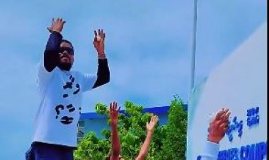 އޭ މިހިރަ ދިދަޔާ! ލާރިކޮޅުކޮބާ!