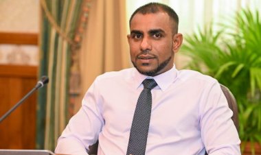 ދީން ގުރުބާން ކޮށްގެންވެސް މުއިއްޒު ބޭނުންވަނީ ފައިސާ!