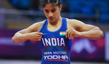 އިންޑިއާގެ ވިނޭޝް ފޮގަޓް ރިޓަޔާރވެއްޖެ