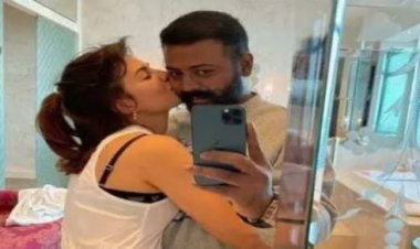 ޖެކްލިންގެ މަނީލޯންޑަރިން އަޑުއެހުން ސެޕްޓެމްބަރމަހު