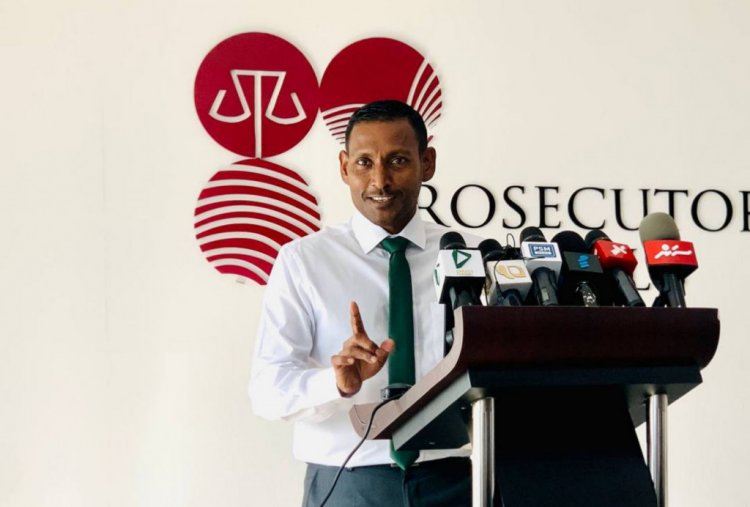 ޕީޖީ ބަދަލުކުރަނީ ސިޔާސީ ވާދަވެރިން ހައްޔަރުކުރަން