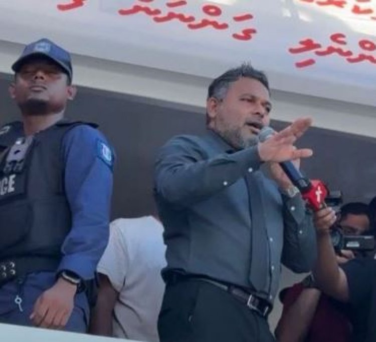 މުއިއްޒުގެ ކޮންމެ އުނބަށްޖެހުމަކީ ބަގާވާތެއް!!