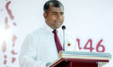އާދަމް ނަސީރަށް: ނެތިގެން އުޅެނީ ބޮކުބާރު!