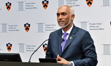 މުއިއްޒު ހިތުން އެންމެންނަކީ ކަނު، ބީރު، މަންމަނުން!