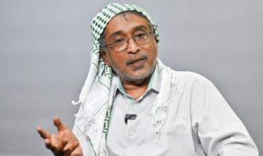 ކުރީގެ އިގްތިސާދީ ވަޒީރު ފައްޔާޒަށް އާތިފްގެ ތައުރީފް!