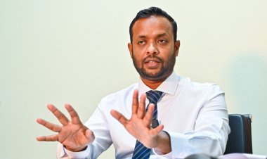 މުއްތޮލިބޫ! ތިޔައުޅެނީ ކަމެއްކުރަން ނޭނގިގެން!