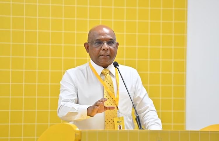 މުއިއްޒުގެ އެއްބޭނުމަކީ ކައުންސިލަރުންގެ އަގުވައްޓާލުން: ޝާހިދު