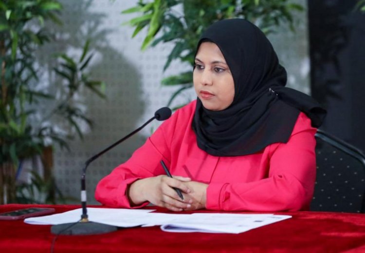 އަންހެން ކާޑް ކުޅެގެން އިސްތިއުފާނުދީ ފަރަކުނުޖެއްސޭނެ!