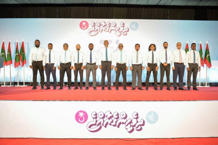 މަޖިލިސް މެންބަރުންތަކަކަށް މުއިއްޒު ރިޝްވަތުދިން: ވޮޝިންޓަން ޕޯސްޓް