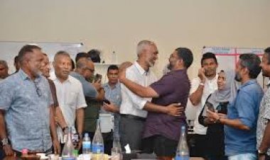 މައުމޫނުގެ ސިޔާސީ ސަންދޯކަށް ގައްސާނު މޮހޮރުޖެހުން