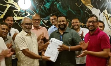 ފިރުއައުނުގެ ކަހީނުންނެކޭ މުއިއްޒުގެ އައުވާނުނެކޭ ތަފާތެއްނެތް!