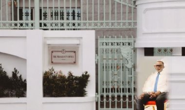 ރައީސް އޮފީހުގެ ދޮރުވާނަކަށް ހެދިޔަސް އަދުރޭ ޖެހޭނީ ހުންނަން!