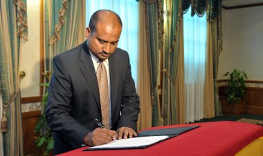 ބެންޗު ކުޑަކުރާ ބިލް ތަސްދީގު ނުކުރަން ކުރީގެ އޭޖީއަކު ގޮވާލައްވައިފި!