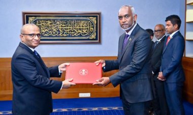 މުއިއްޒު ހުއްޓުވާނީ މޮޔަގެރިއެއްހެން މަގަށް ނިކުތީމަތަ!