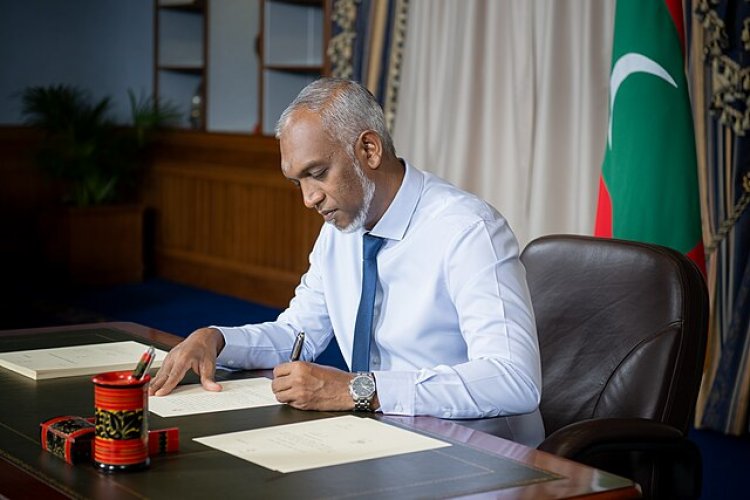 ސިޔާސީމަގާމް 922ކަމަށް ބުނާއިރު ސިއްހީ މަރުކަޒުތަކުގައި އެކަނިވެސް 370