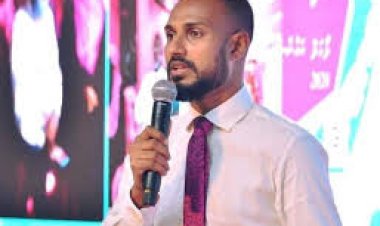 ފެނަކަ މުއާޒު ރަޝީދަށް