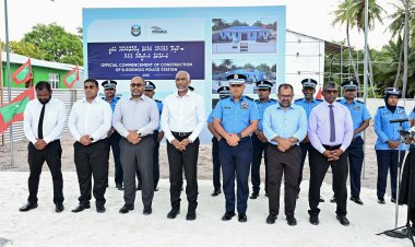 އާއްމުން ނިކުމެ ގޮއިދޫ ޕޮލިސް އިންޗާޖު ރަށުންބެލީމާ ރައީސް އަޅާދިނީ ބިންގާ