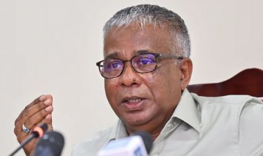 މީހުން ބުނާނީ މުއިއްޒަކީ ބޮޑު މުނާފިގެކޭ! ކައްޒާބެކޭ! : އަކުރަމް