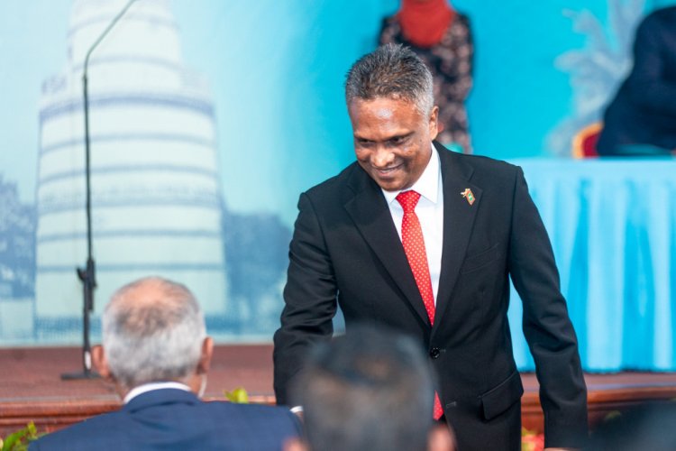 ސަރުކާރުން އުޅެނީ ނިޒާމަށް ފޫހިކޮށްލުވާ ސަރުކާރަށް ބަރޯސާކުރުވަން: އާޒިމް