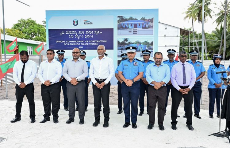 އާއްމުން ނިކުމެ ގޮއިދޫ ޕޮލިސް އިންޗާޖު ރަށުންބެލީމާ ރައީސް އަޅާދިނީ ބިންގާ