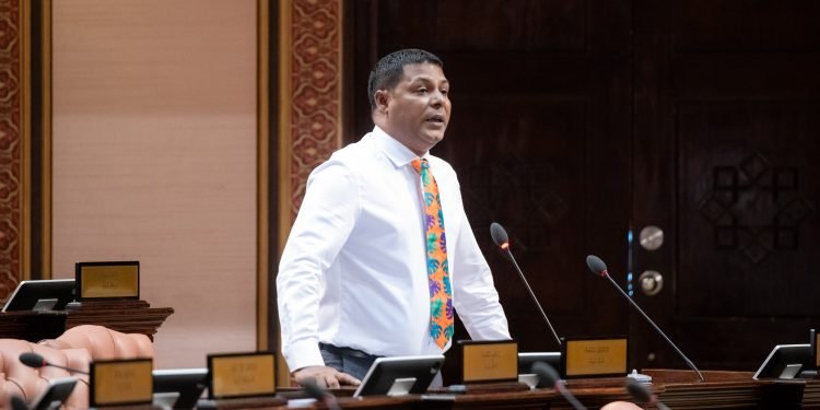 އައްބާސް މުއިއްޒަށް: ރީތިގޮތުގައި އިސްތިއުފާ ދެއްވާ