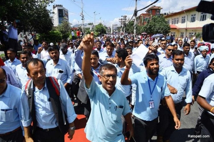 ހުދުމުހުތާރު ސަރުކާރު ކުޑަކަކޫ ޖެއްސޭނީ މަގުމަތިން